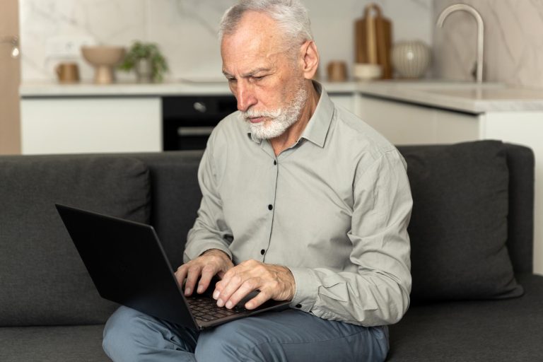 Medicare in 2026: Why More Seniors Are Enrolling Online Instead of Calling an Agent