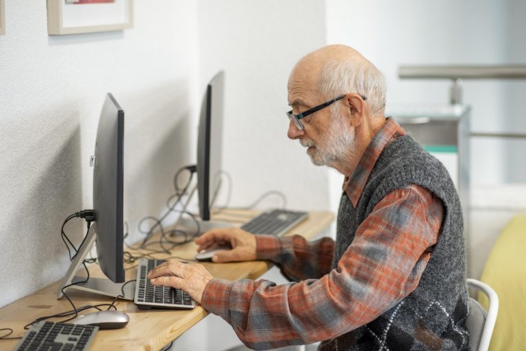 Medicare Self-Enrollment: Why More Seniors Are Choosing to Enroll Online in 2026