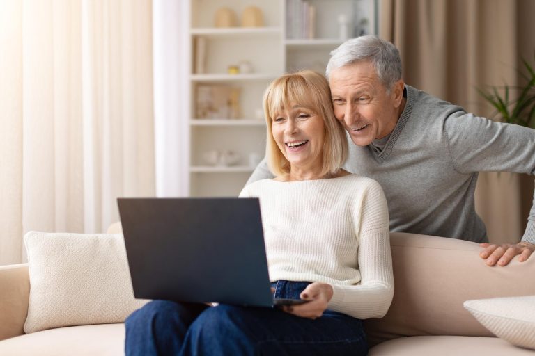 Why More Seniors Are Enrolling in Medicare Online Instead of Using Local Agents